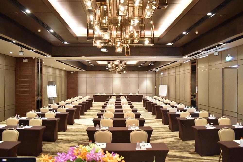 The Four Wings Hotel Bangkok Buitenkant foto